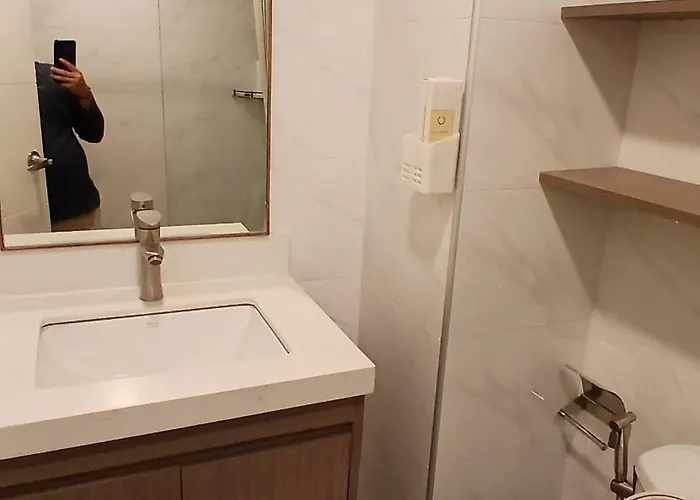 Cebu City Condominium アパートホテル セブ市